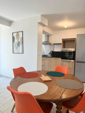 Appartement vue mer et montagnes